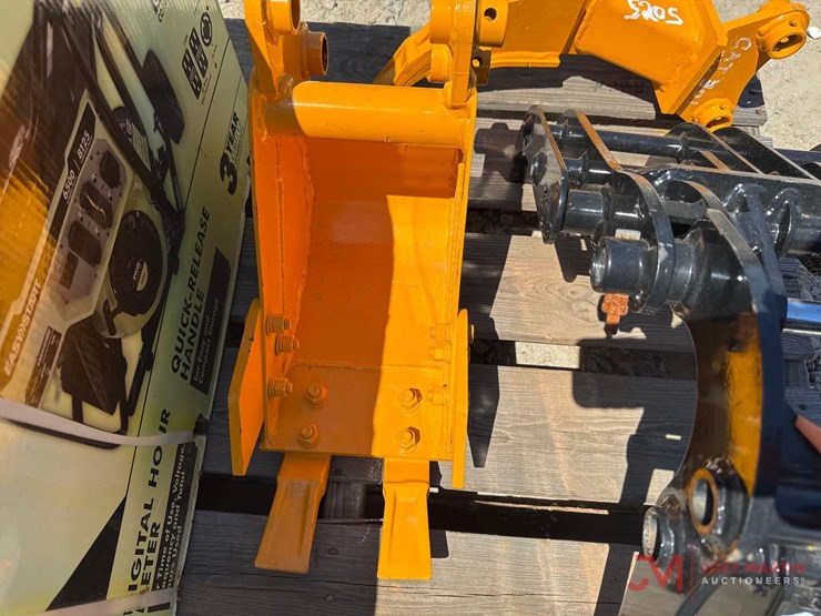 mini-excavator-8"-tooth-bucket-image-1
