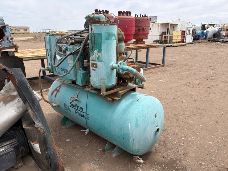 (3)-inoperable/incomplete-ingersoll-rand-up6-40-125-corkscrew-air-compressors-&-(1)-sullivan-palatek-air-compressor-image-1