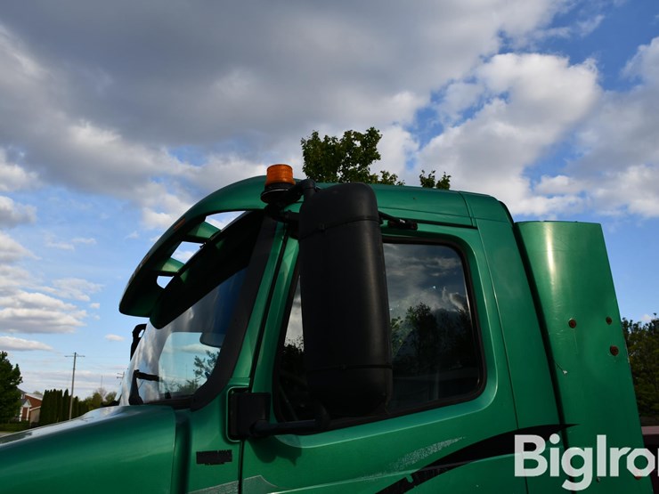 1999-volvo-vn-image-15