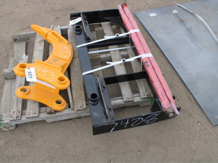 #7408-•-skid-steer-bale-fork-image-4