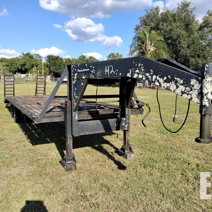 2012 PATTERSON 30 ft Gooseneck Tandem Axle
