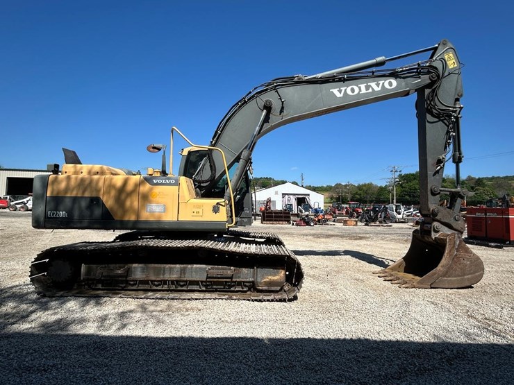 volvo-ec220dlc-excavator-image-5