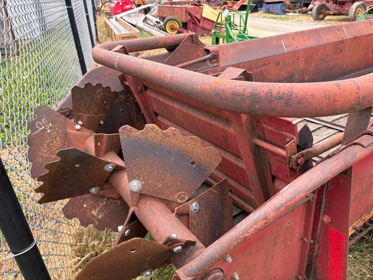 new-holland-327-image-7