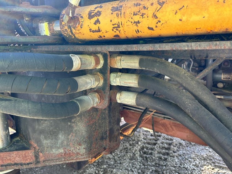 new-holland-8240-image-18