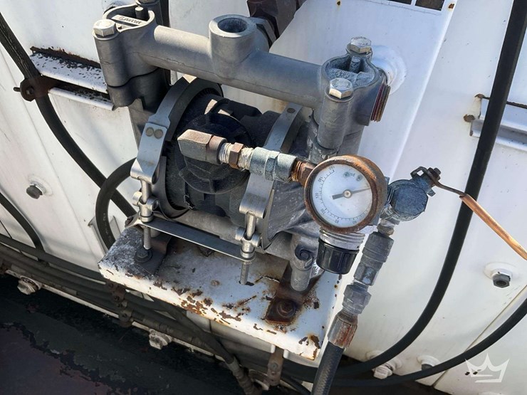2012-freightliner-m2-112-t/a-fuel-and-lube-truck-image-48