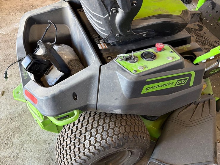 greenworks-pro-crz-428-zero-turn-lawnmower-image-11