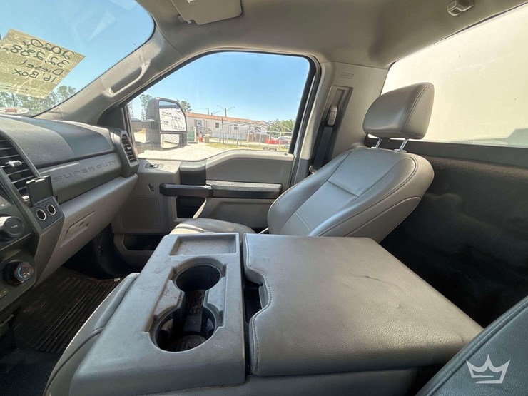 2020-ford-f550-image-36