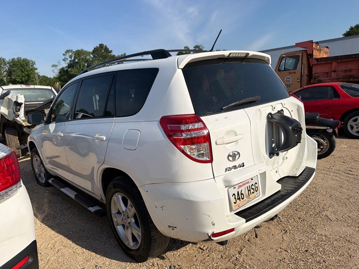 2012-toyota-rav4-image-4