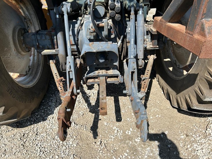 new-holland-8240-image-61