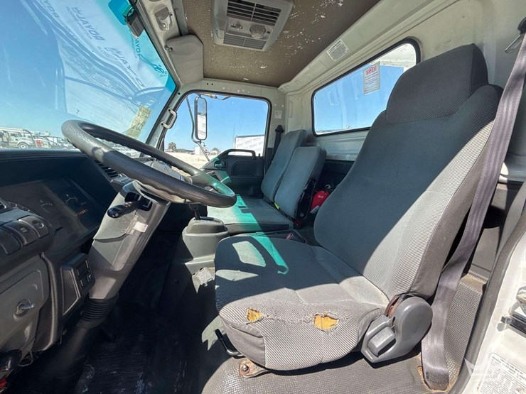 2001-isuzu-npr-image-23
