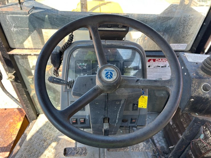 new-holland-8240-image-70