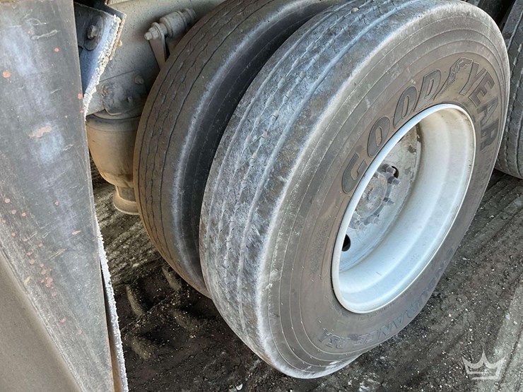 2012-freightliner-m2-112-t/a-fuel-and-lube-truck-image-57