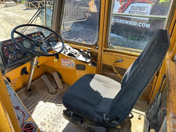 moxy-6225b-rock-truck-image-20