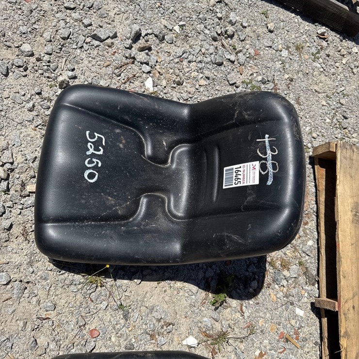 TRACTOR SEAT