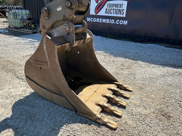 volvo-ec220dlc-excavator-image-8