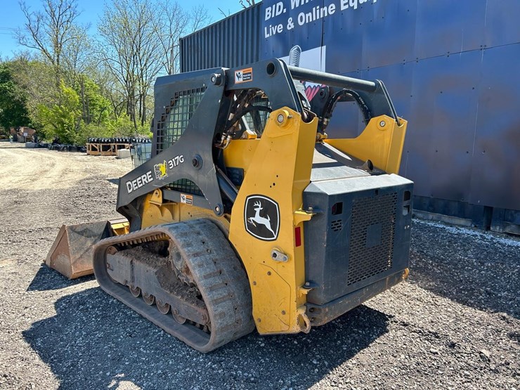 2023-deere-317g-image-2