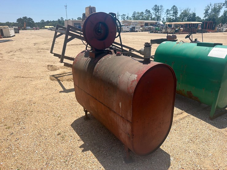 #36201-•-300-gallon-oil-tank-with-air-pump-image-4