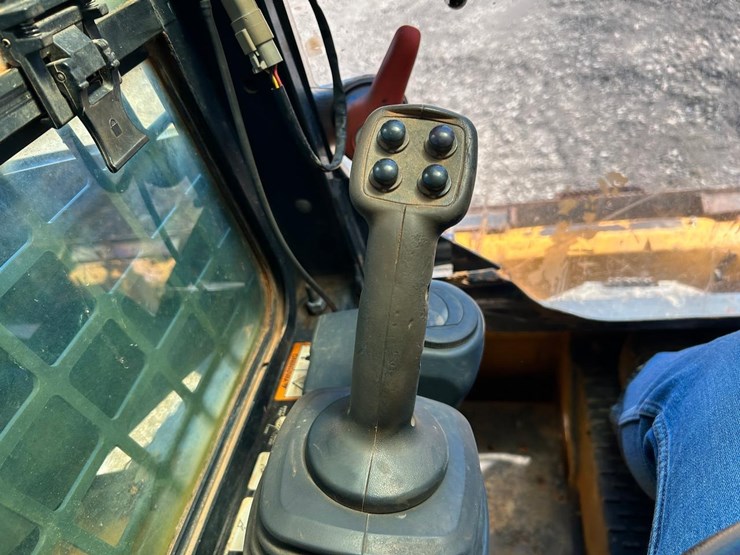 2023-deere-317g-image-25