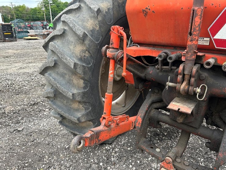 allis-chalmers-190xt-series-iii-tractor-image-13