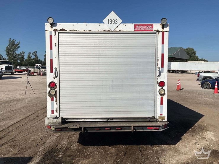 2012-freightliner-m2-112-t/a-fuel-and-lube-truck-image-52