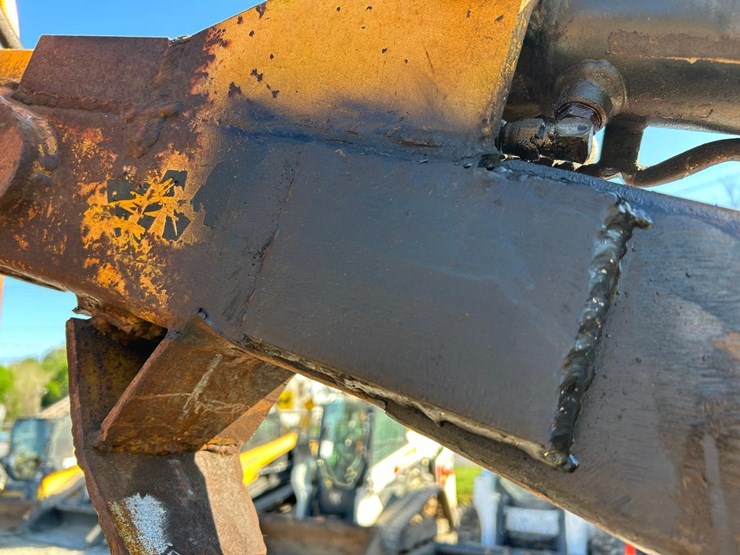 new-holland-8240-image-13