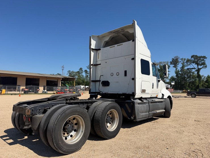 2015-international-prostar-image-3
