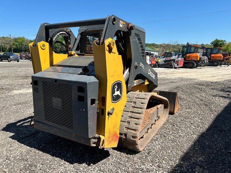 2023-deere-317g-image-4