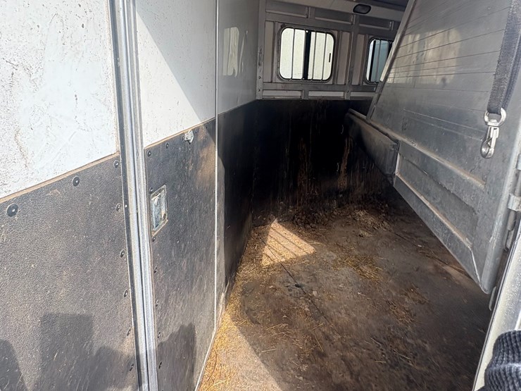 #370-•-20'-horse-gooseneck-trailer-(title-in-delay)-(denmark,-wi)-image-9