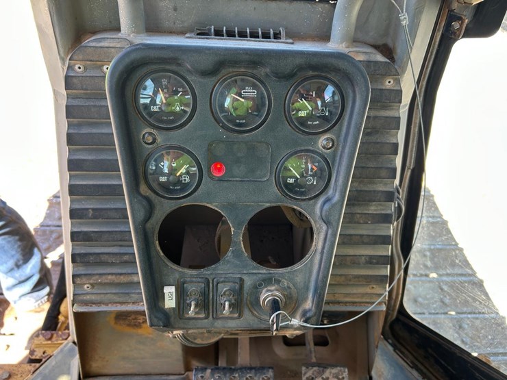 caterpillar-d5g-xl-image-24