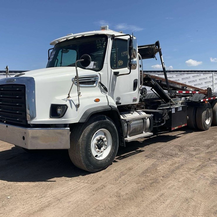 2014 FREIGHTLINER 114SD