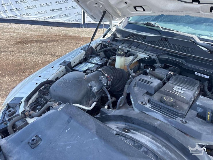 2014-dodge-3500-image-23