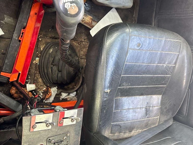 2000-mack-dm690s-image-31