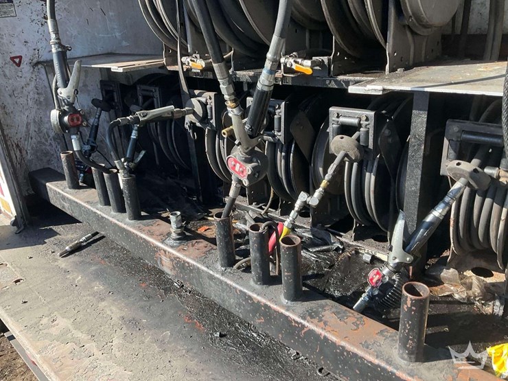 2012-freightliner-m2-112-t/a-fuel-and-lube-truck-image-56
