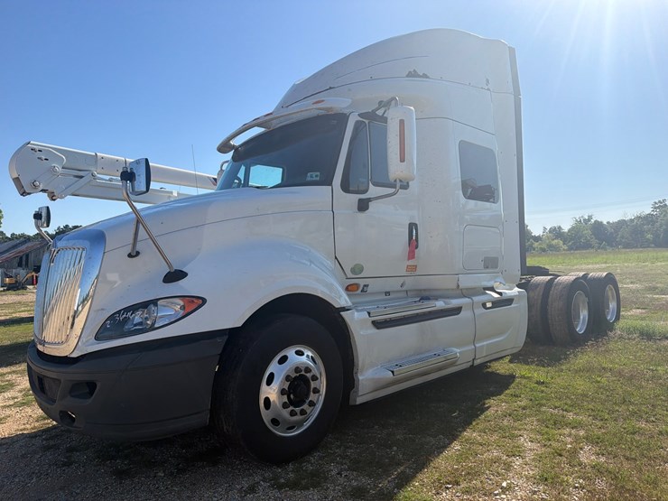 2015-international-prostar-image-1