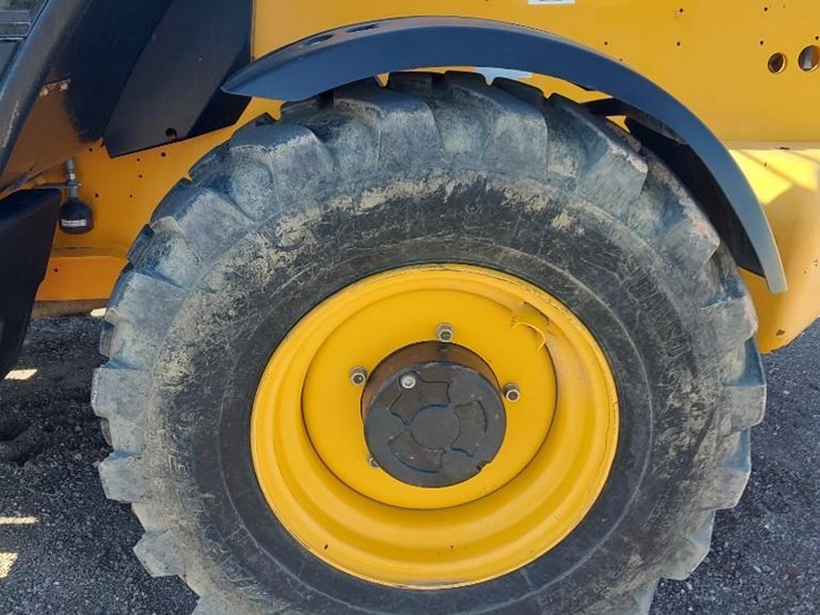 2014-jcb-535-140-image-23