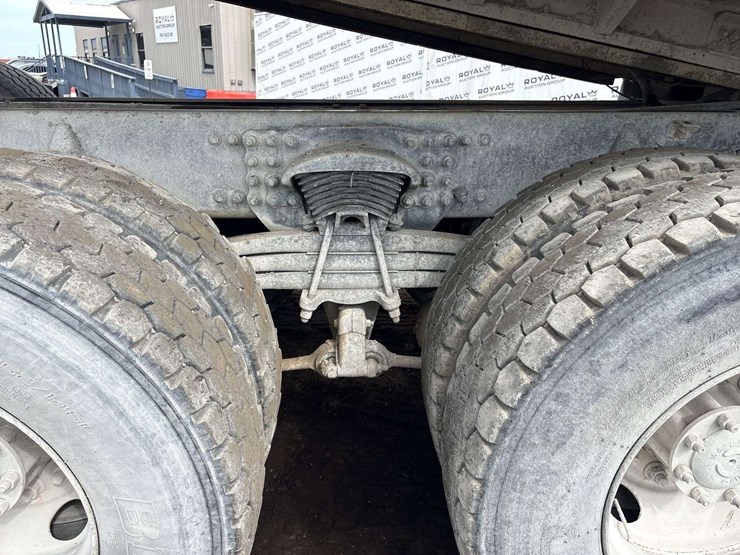 2007-freightliner-m2-112-tri-axle-dump-truck-image-21