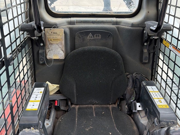 2023-bobcat-t770-image-40