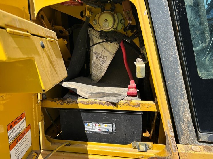 komatsu-d37ex-21-image-16
