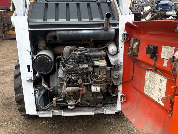 2009-bobcat-s205-image-22