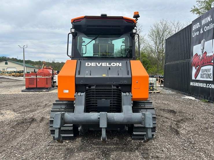 2026-develon-dd100-us10-crawler-dozer-image-3