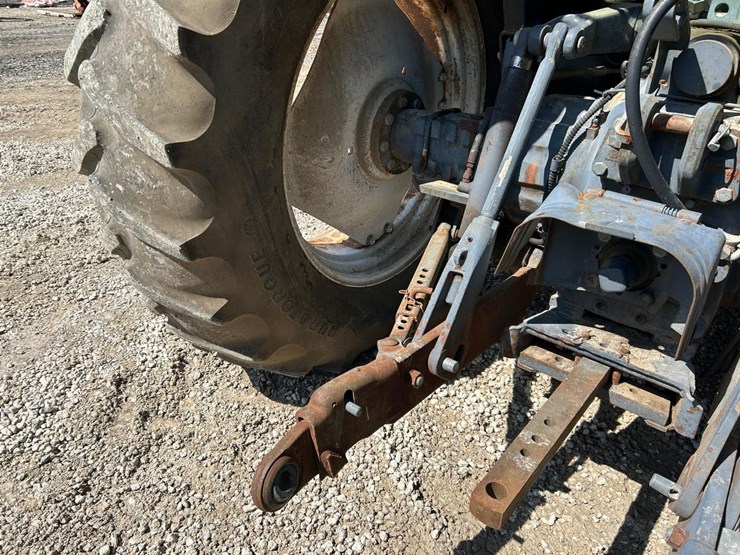 new-holland-8240-image-62