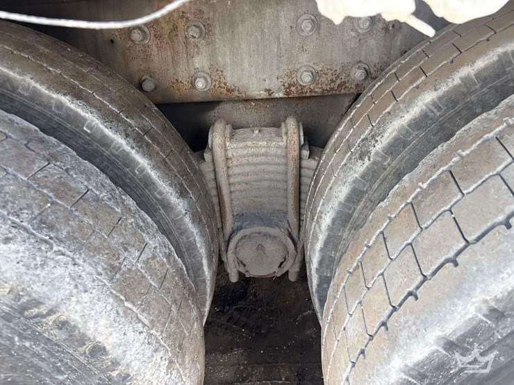2000-mack-dm690s-image-13