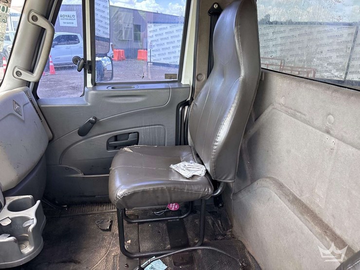 2018-international-durastar-4300-image-18