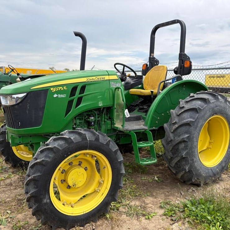 JOHN DEERE 5075E