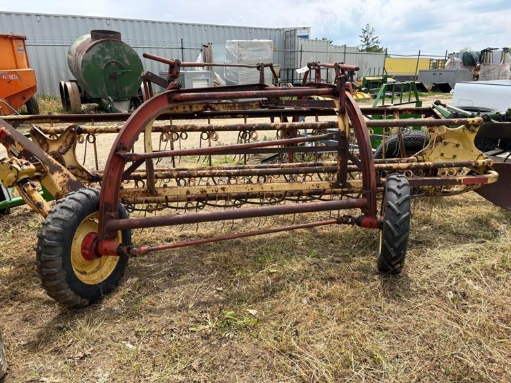 new-holland-258-image-3