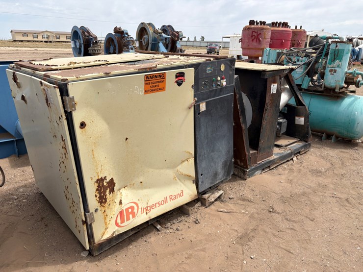 (3)-inoperable/incomplete-ingersoll-rand-up6-40-125-corkscrew-air-compressors-&-(1)-sullivan-palatek-air-compressor-image-12