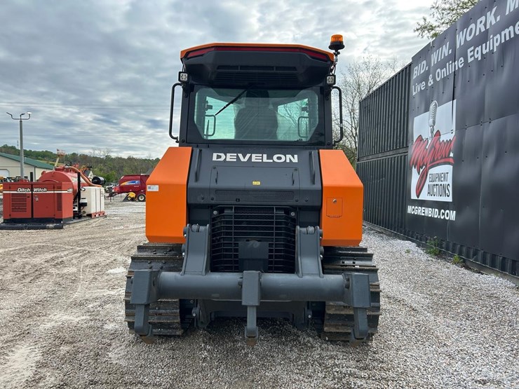 2026--develon-dd100-us10-crawler-dozer-image-3