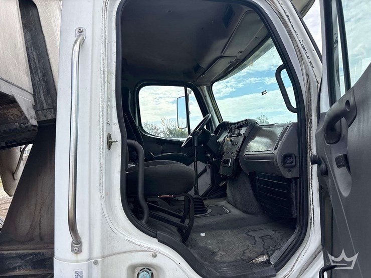 2007-freightliner-m2-112-tri-axle-dump-truck-image-28
