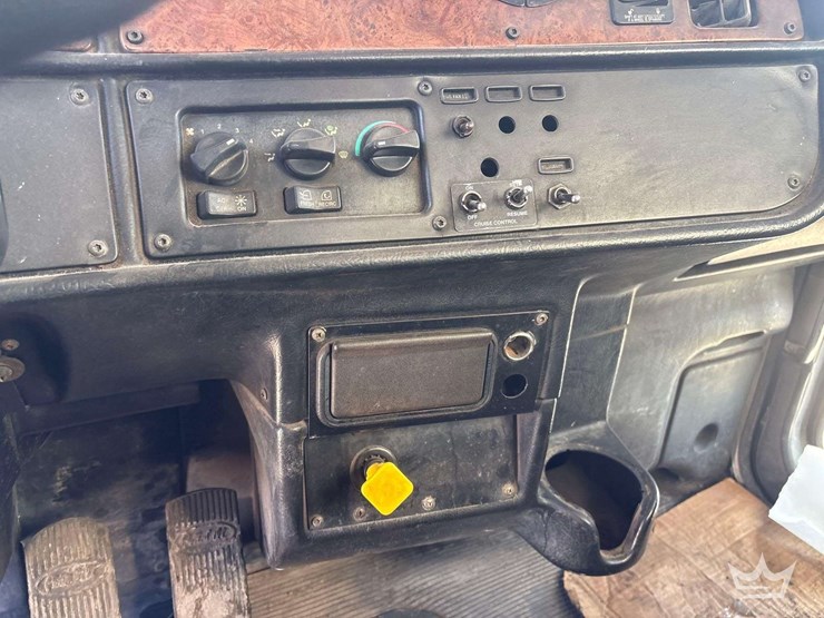 2005-peterbilt-357-image-34