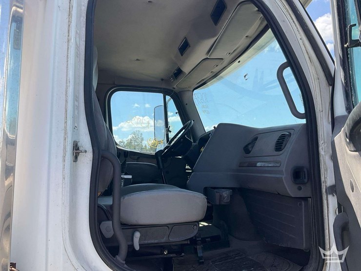 2014-freightliner-114sd-image-26